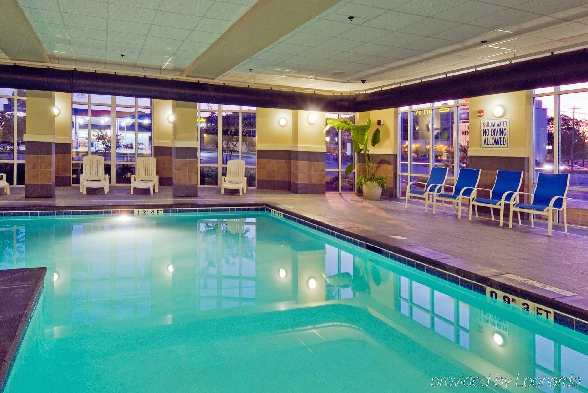 Holiday Inn Express Hotel & Suites Columbia-Fort Jackson By Ihg Exteriör bild