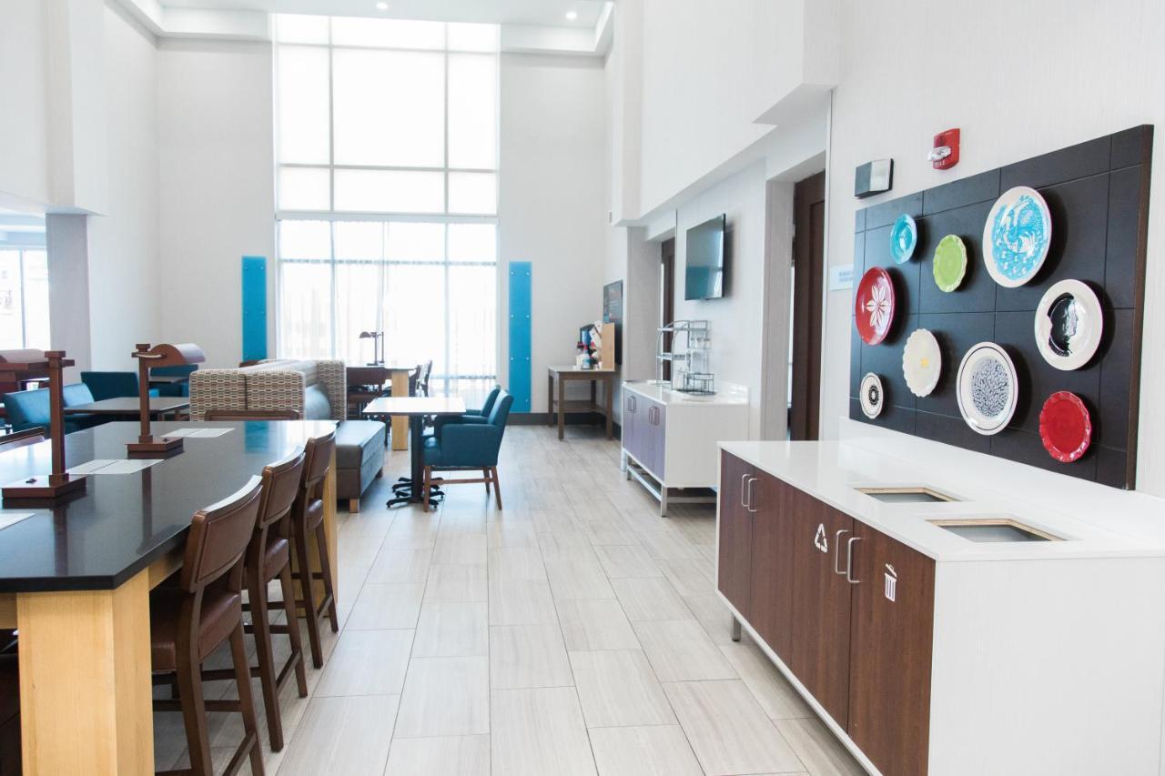 Holiday Inn Express Hotel & Suites Columbia-Fort Jackson By Ihg Exteriör bild
