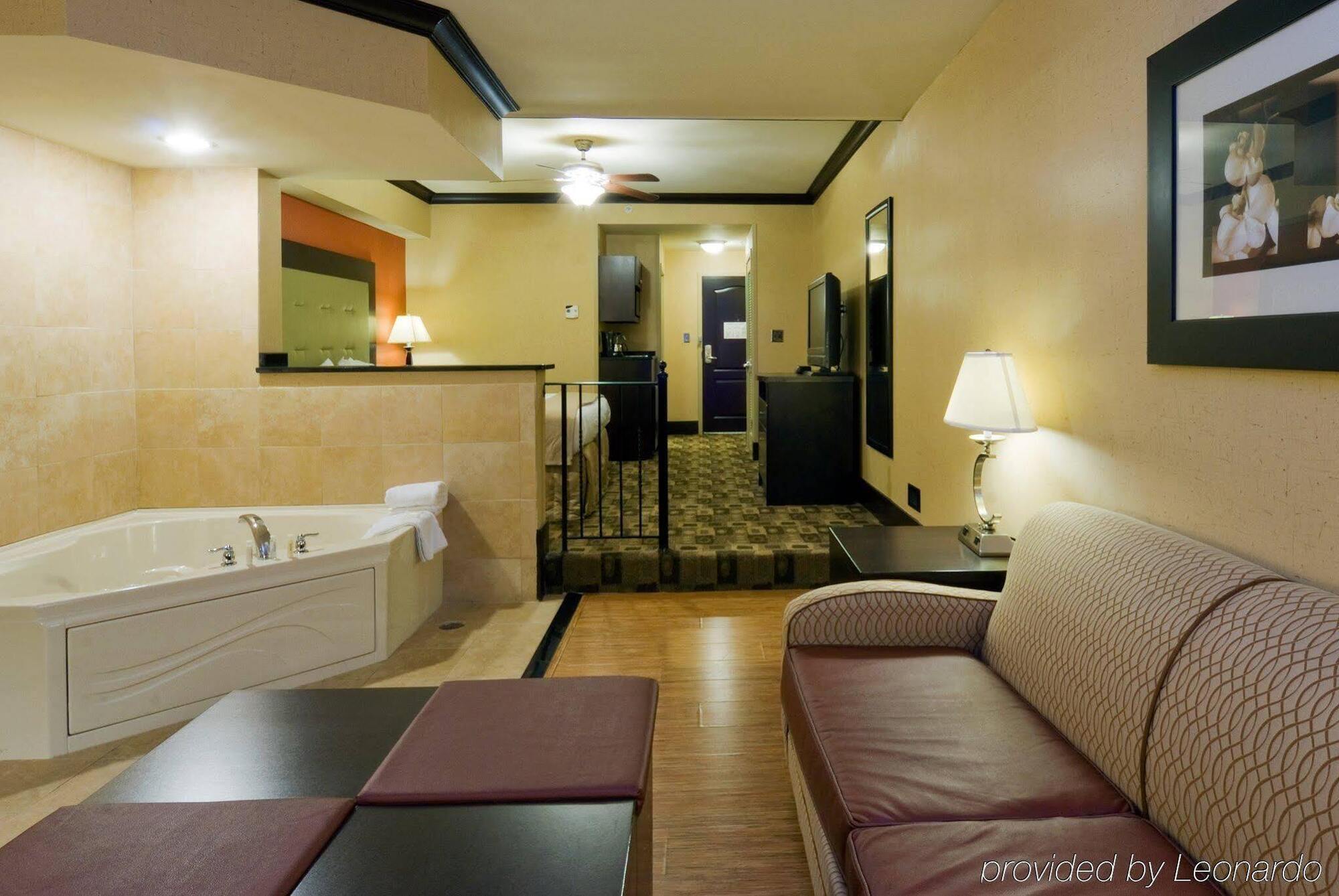Holiday Inn Express Hotel & Suites Columbia-Fort Jackson By Ihg Exteriör bild