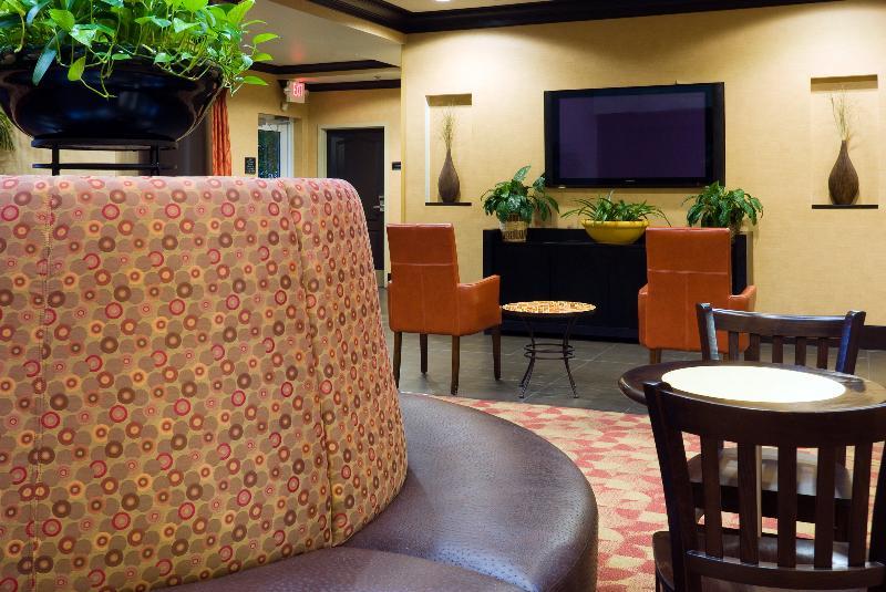 Holiday Inn Express Hotel & Suites Columbia-Fort Jackson By Ihg Exteriör bild